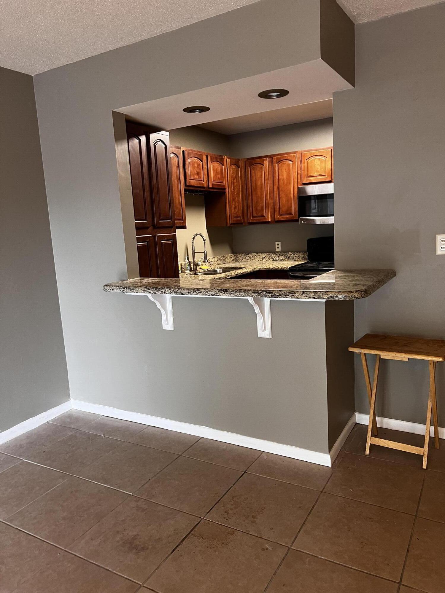 101 East McNab Road, Unit 405 Pompano Beach, FL 33060 - Photo 4 of 12 Kitchen