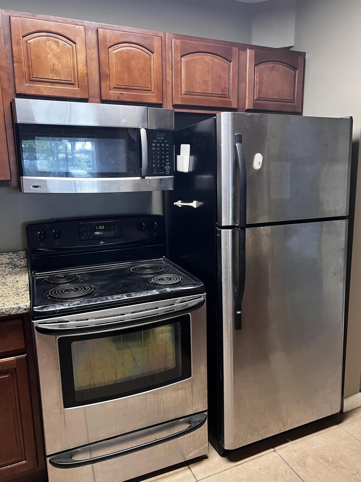 101 East McNab Road, Unit 405 Pompano Beach, FL 33060 - Photo 5 of 12 Kitchen