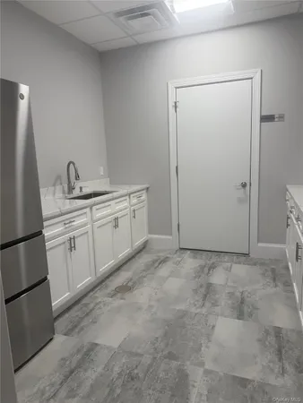 $3,400 | 776 Fulton Street, Unit 2E, Farmingdale, NY 11735