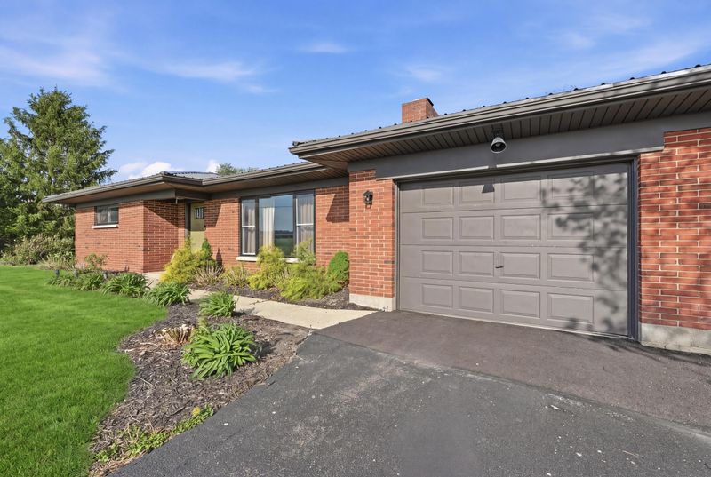 5406 Springfield Jamestown Road Springfield, OH 45502 - Photo 3 of 33