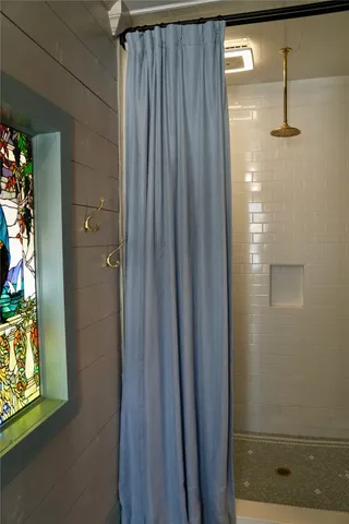 $670,000 | 409 East Morgan Avenue, Cuero, TX 77954