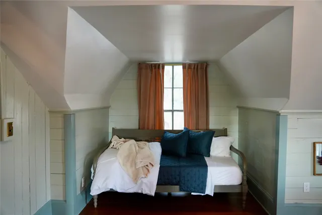 $670,000 | 409 East Morgan Avenue, Cuero, TX 77954