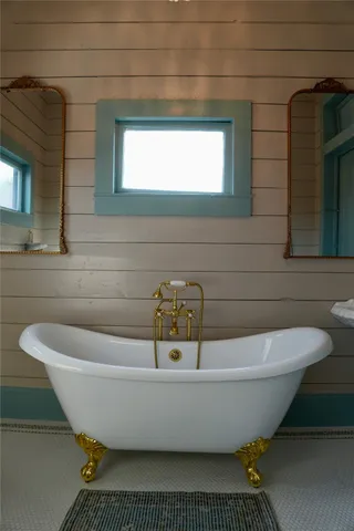 $670,000 | 409 East Morgan Avenue, Cuero, TX 77954