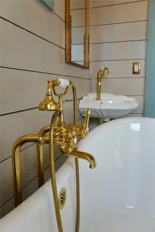 $670,000 | 409 East Morgan Avenue, Cuero, TX 77954