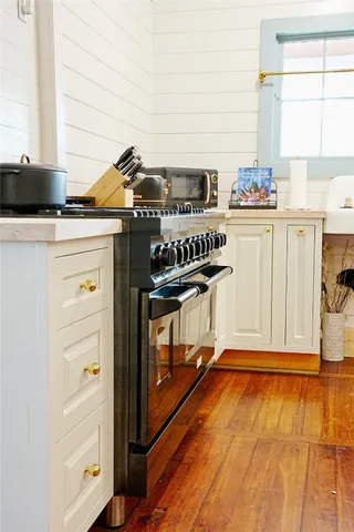 $670,000 | 409 East Morgan Avenue, Cuero, TX 77954