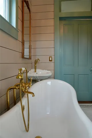 $670,000 | 409 East Morgan Avenue, Cuero, TX 77954