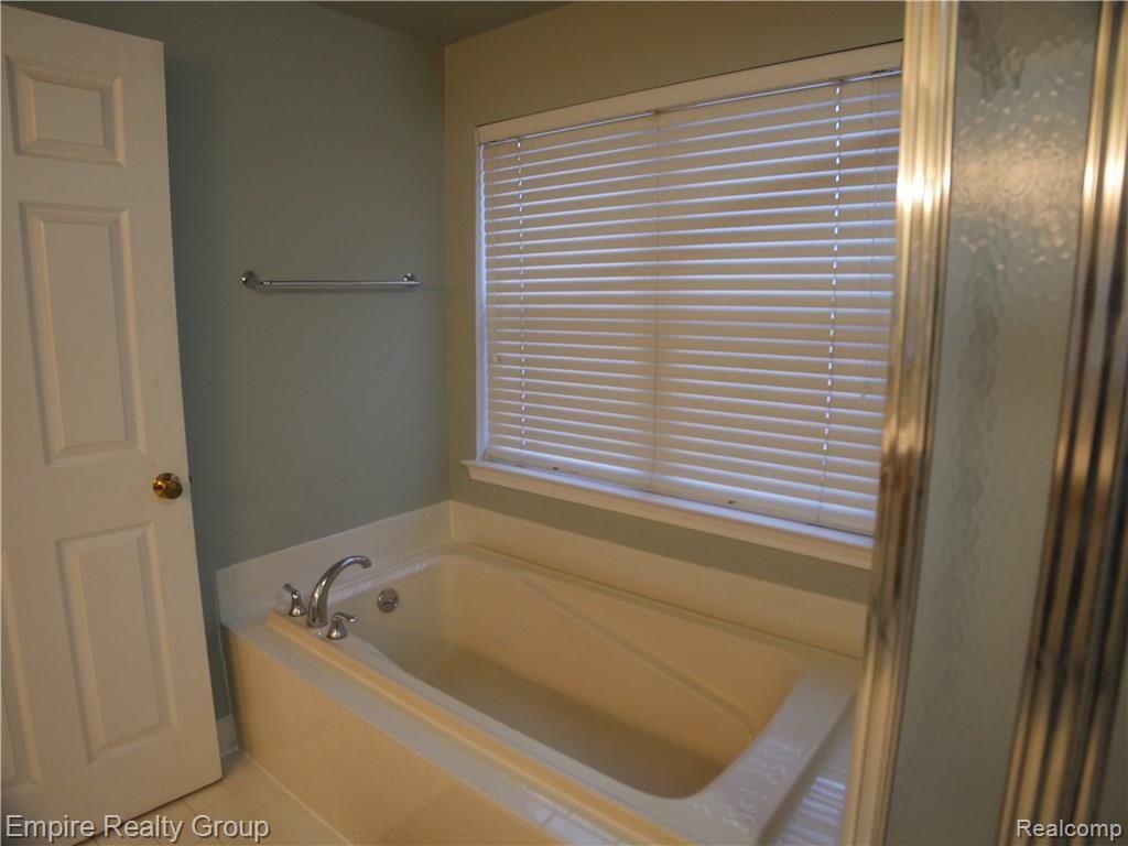 46728 Doubletree Road Canton, MI 48187 - Photo 28 of 36 Master Bath 4.jpg