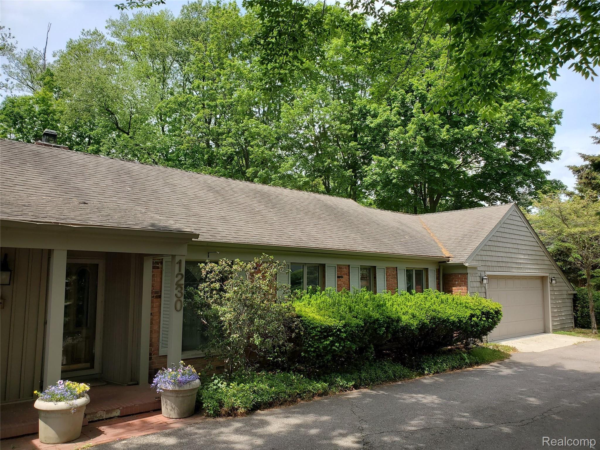 1230 Fox Chase Road Bloomfield Hills, MI 48301 - Photo 1 of 32 20210521_131844.jpg
