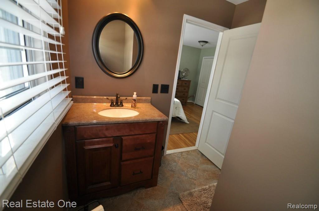 327 Shagbark Drive Rochester, MI 48309 - Photo 20 of 30 UPDATED CHERRY VANITY IN MASTER BATH