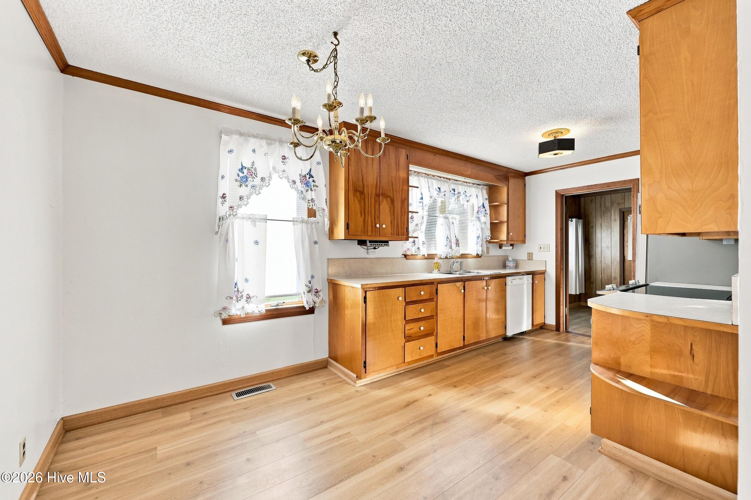 507 Narrow Shore Road Aydlett, NC 27916 - Photo 8 of 39 507 Eat-in kitchen new