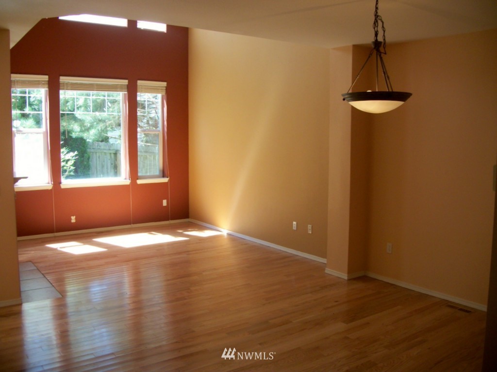 421 South 47th Street Renton, WA 98055 - Photo 3 of 15 Gallery Image 3