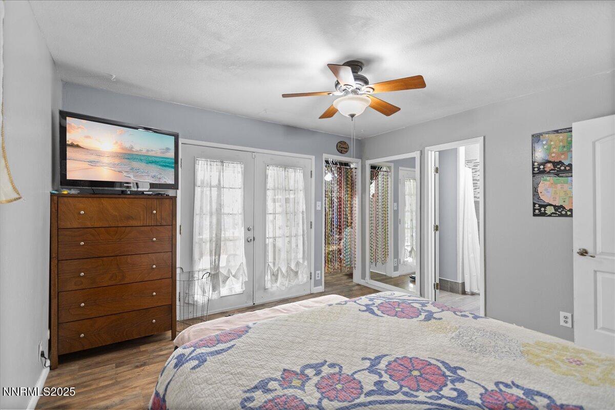 160 Cheyenne Drive Reno, NV 89521 - Photo 18 of 32 a bedroom with a bed and wooden floor