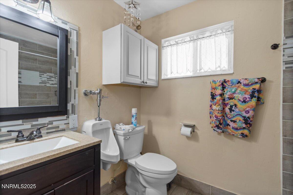 160 Cheyenne Drive Reno, NV 89521 - Photo 22 of 32 a bathroom with a sink mirror vanity and toilet