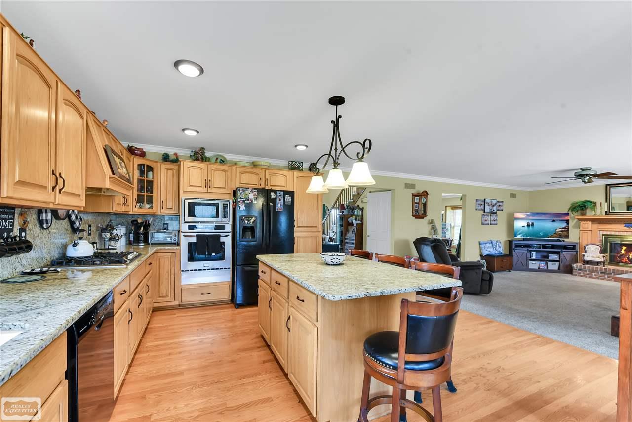 73701 Kanie Road Romeo, MI 48065 - Photo 6 of 61 50084549-5.JPG