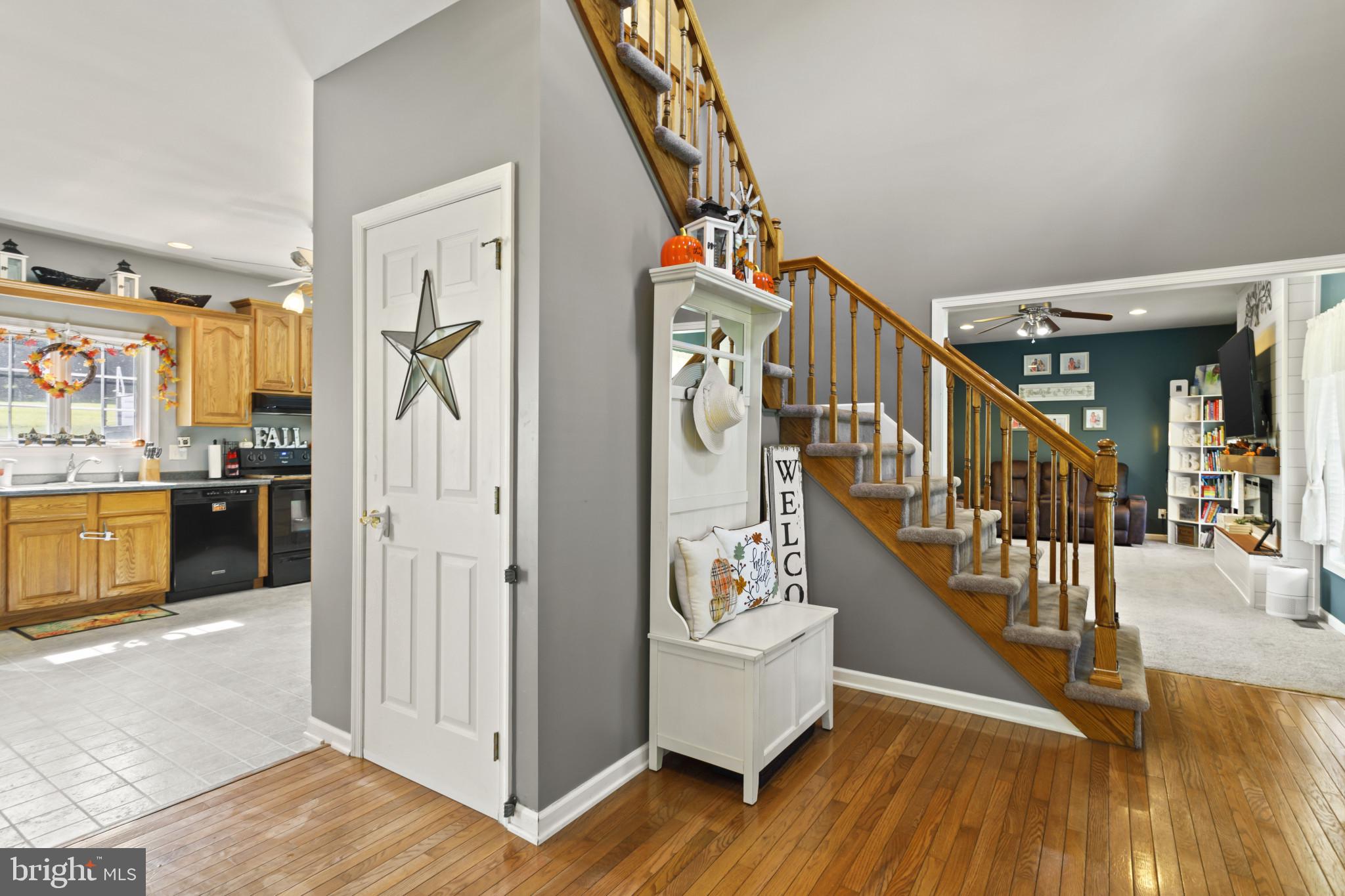 1350 Porters Road Spring Grove, PA 17362 - Photo 2 of 32 Foyer