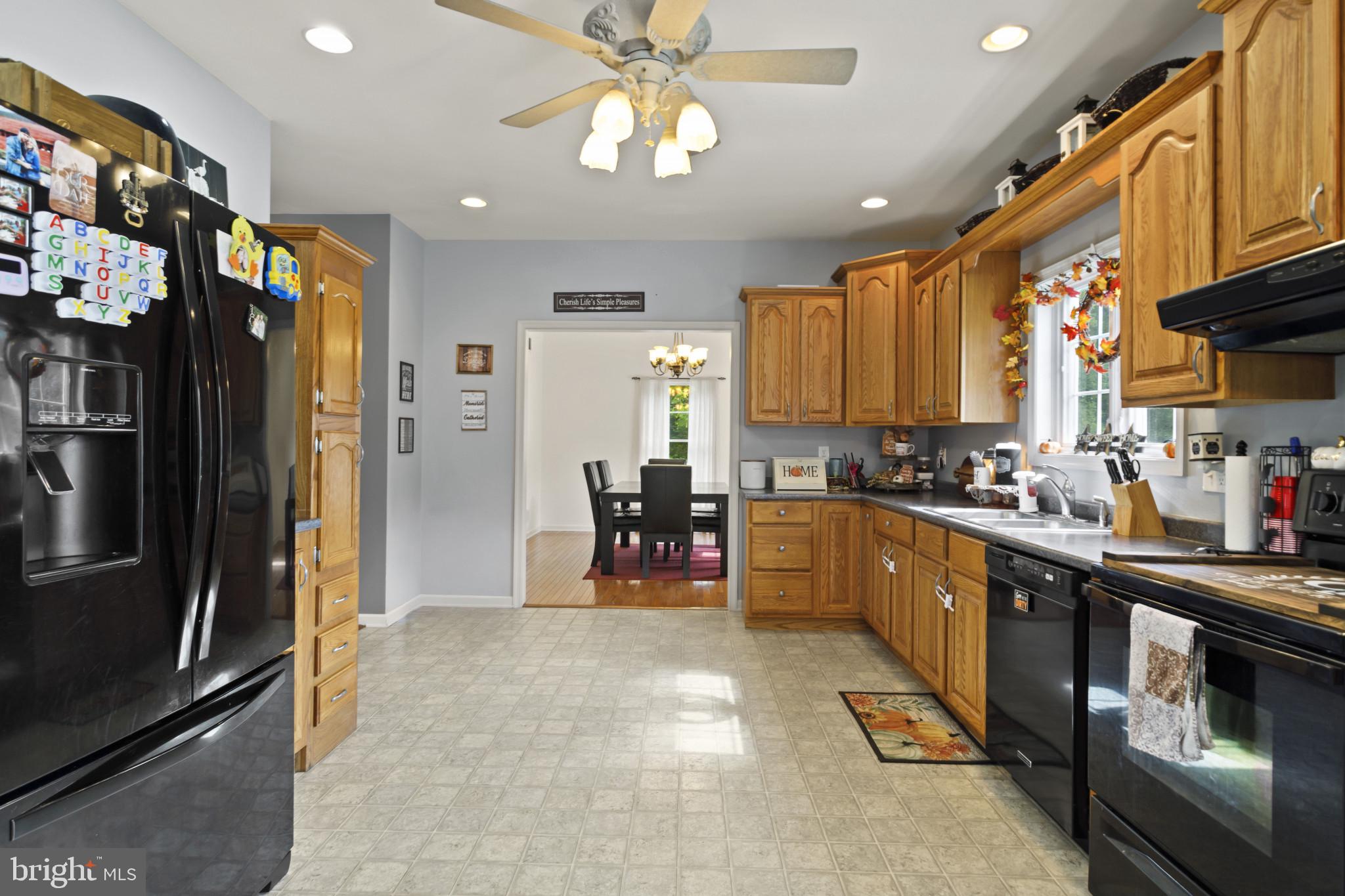 1350 Porters Road Spring Grove, PA 17362 - Photo 7 of 32 Kitchen featuring black appliances