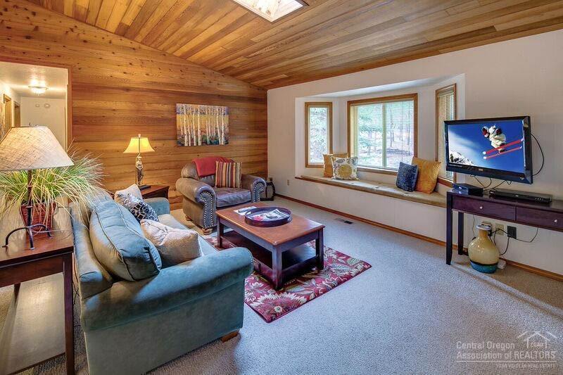 57712 Filbert Lane Sunriver, OR 97707 - Photo 5 of 25 Additional Photo