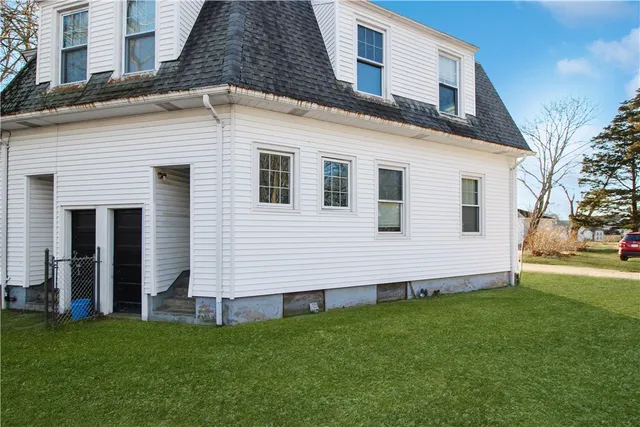 $2,000 | 19 Greenman Avenue, Unit 2, Westerly, RI 02891