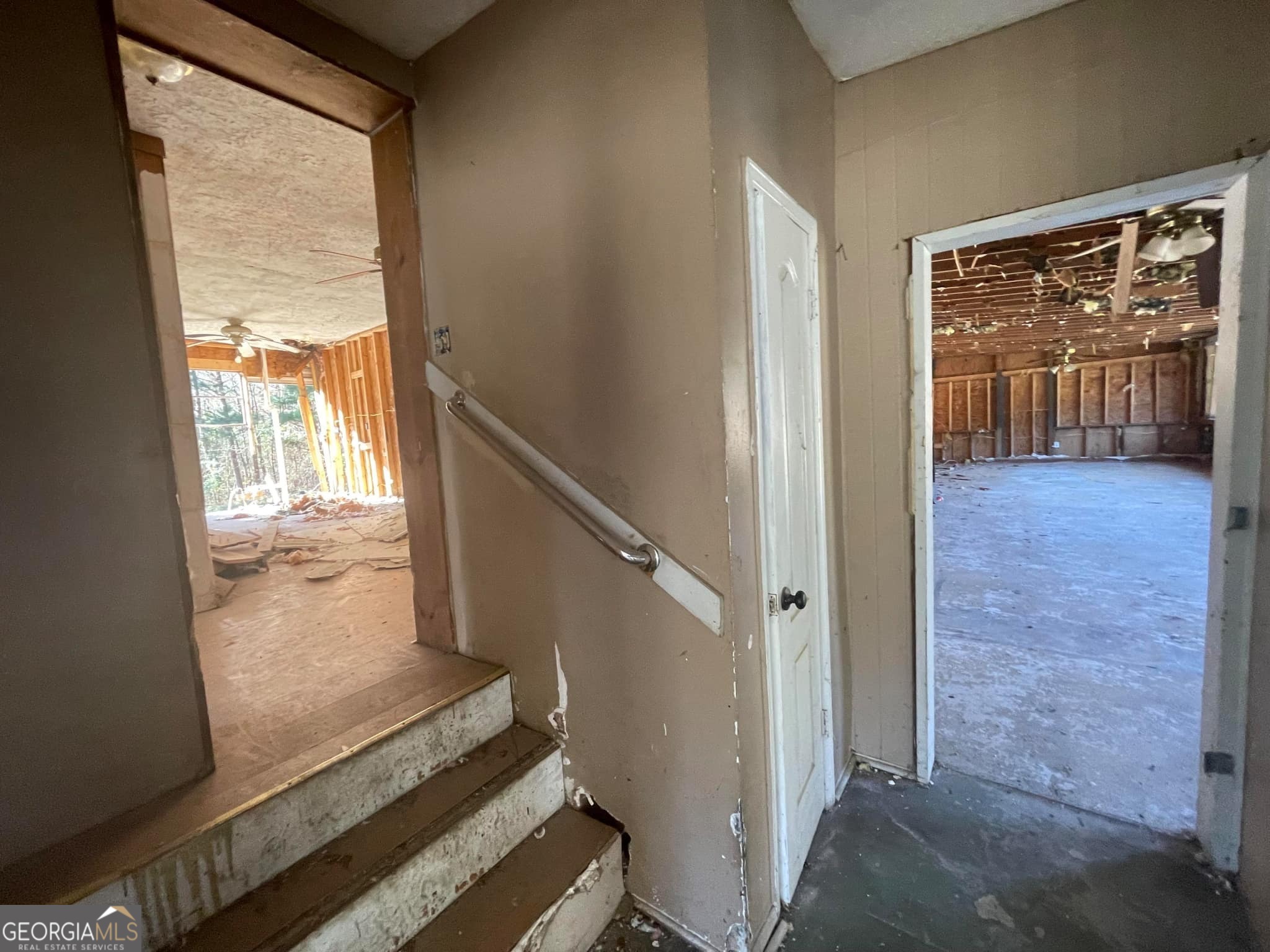 998 Campbell Road Meansville, GA 30256 - Photo 9 of 30 a view of an entryway