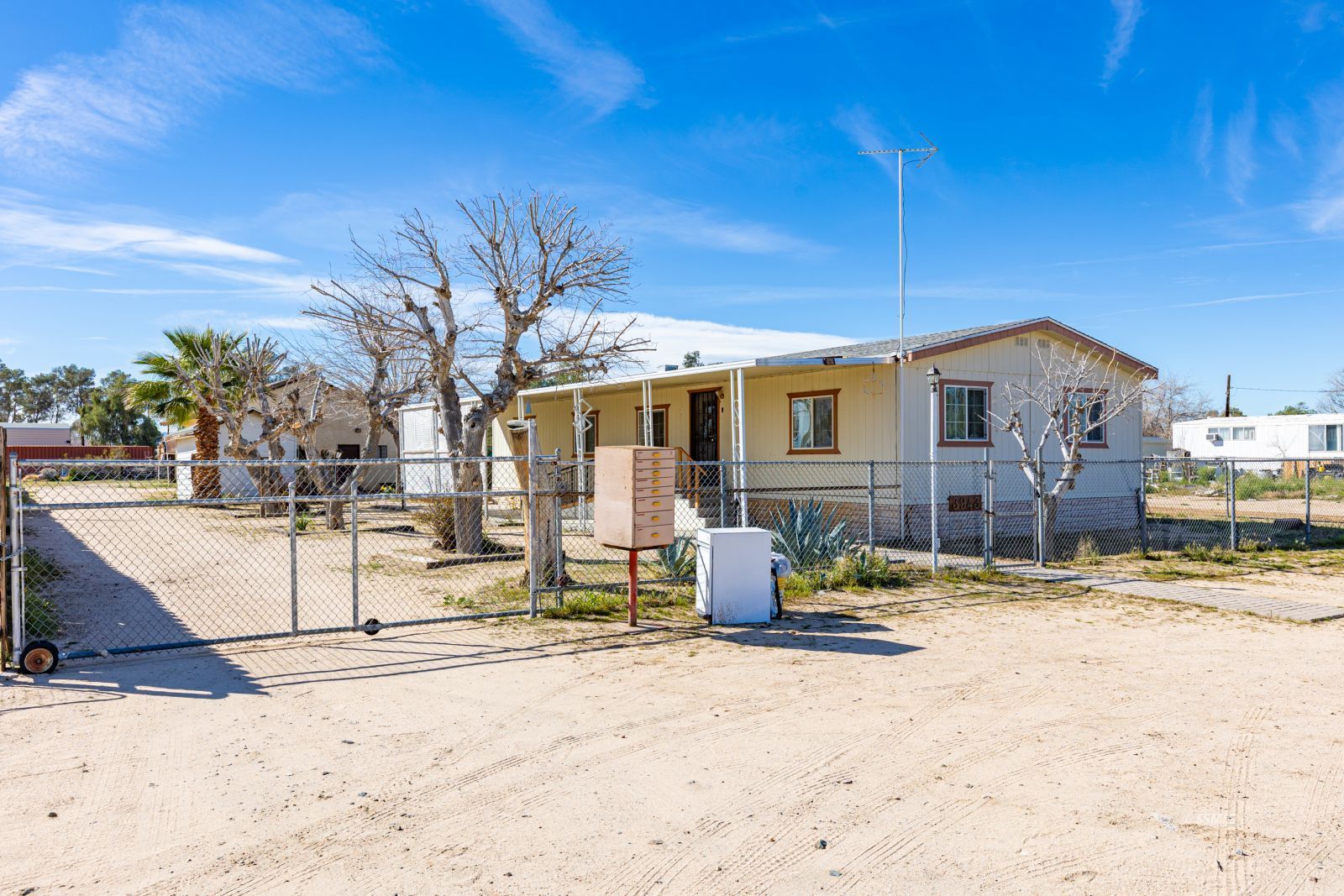 3943 West Ward Avenue Ridgecrest, CA 93555 - Photo 2 of 40 Gallery Image 2