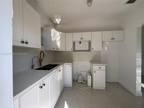 $3,000 | 521 Northwest 48th Street, Miami, FL 33127