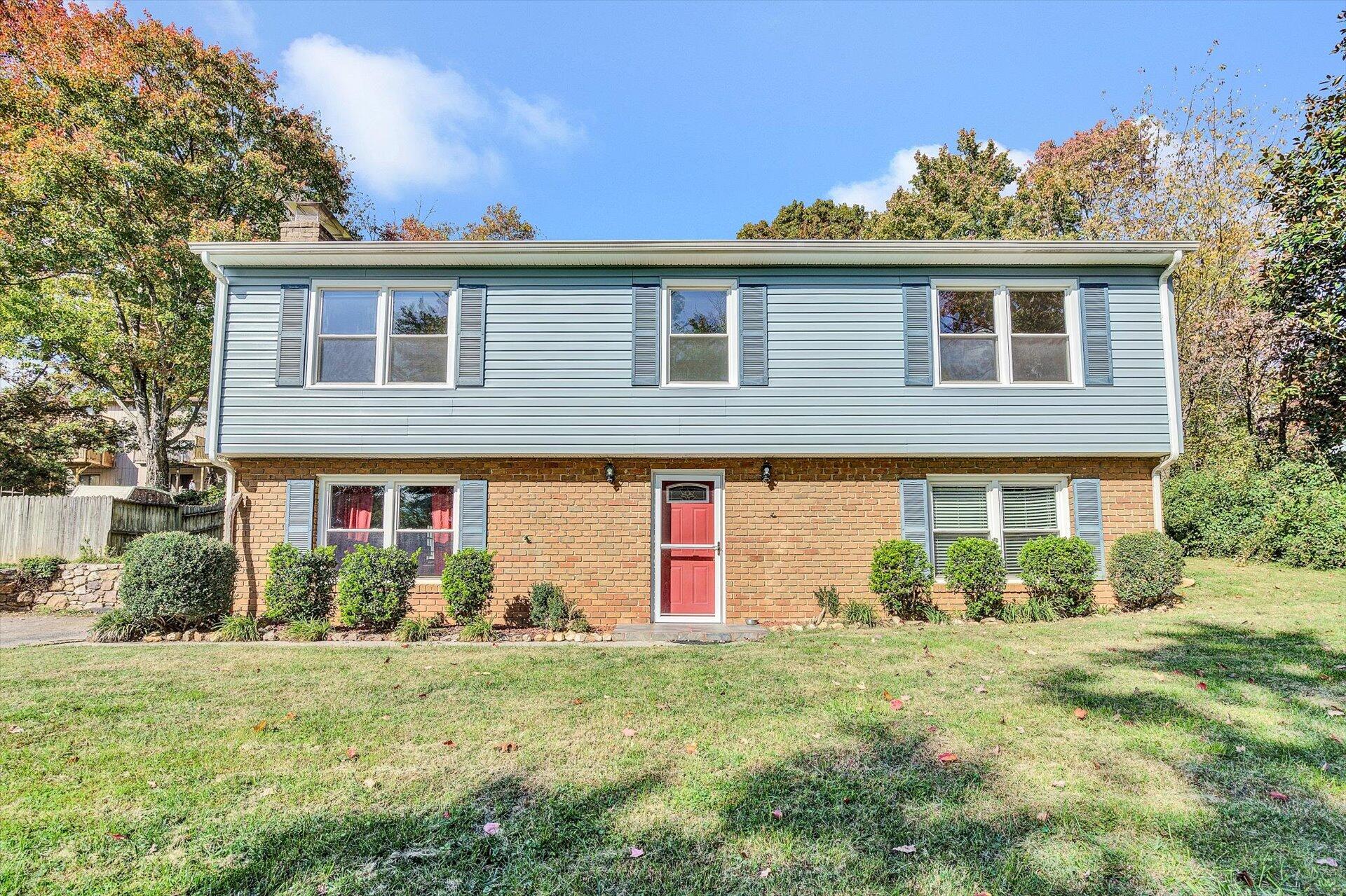 3517 Meadowlark Road Roanoke, VA 24018 - Photo 1 of 28 1_Front_3517_Meadowlark Rd