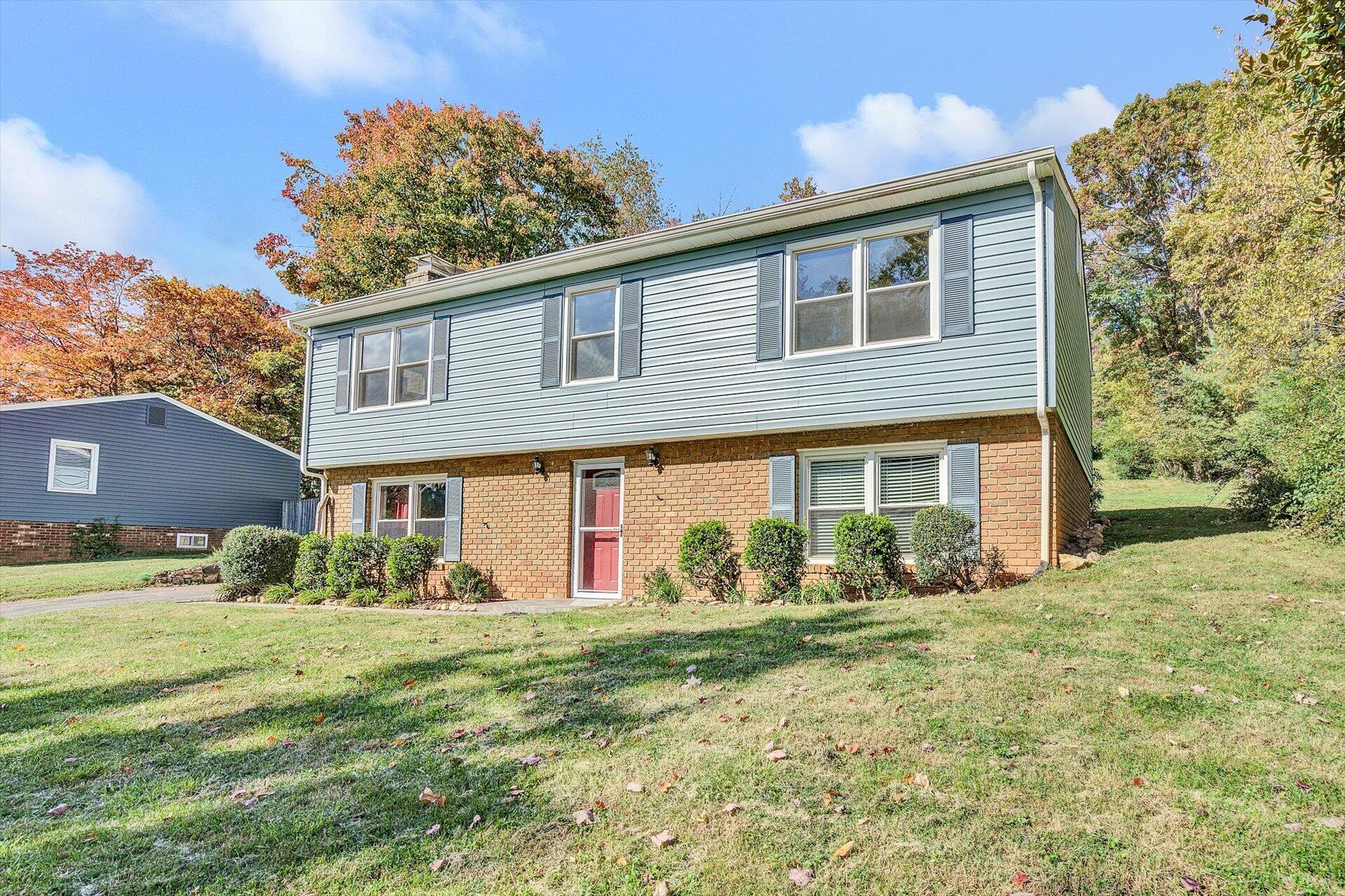 3517 Meadowlark Road Roanoke, VA 24018 - Photo 2 of 28 2_Front_Right_3517_Meadowlark Rd