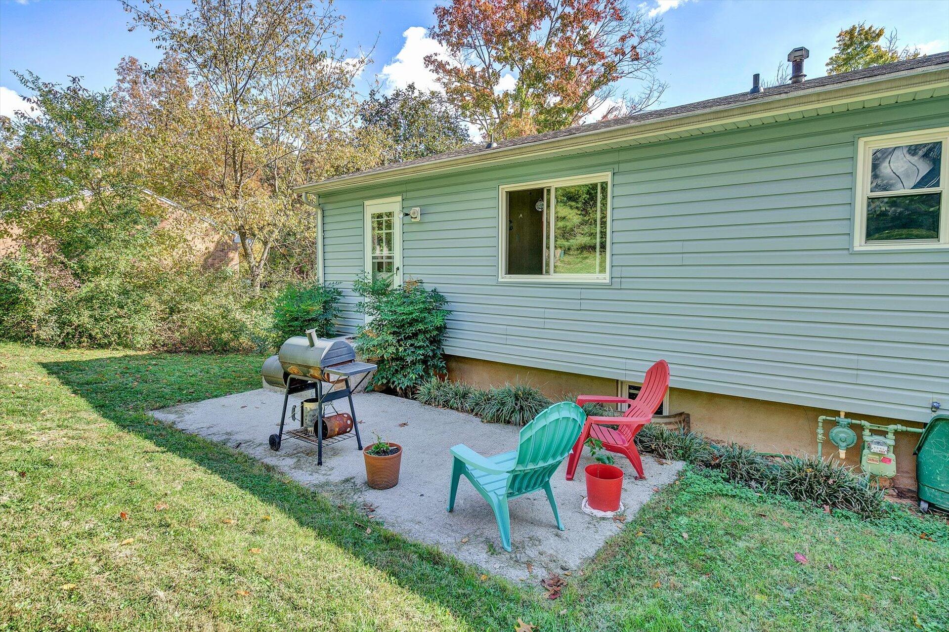 3517 Meadowlark Road Roanoke, VA 24018 - Photo 25 of 28 25_Back_Patio-1_3517_Meadowlark Rd