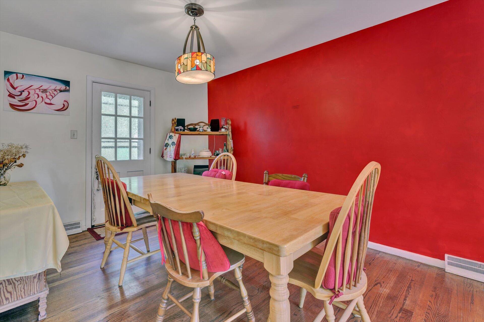 3517 Meadowlark Road Roanoke, VA 24018 - Photo 7 of 28 7_Dining_Room_3517_Meadowlark Rd