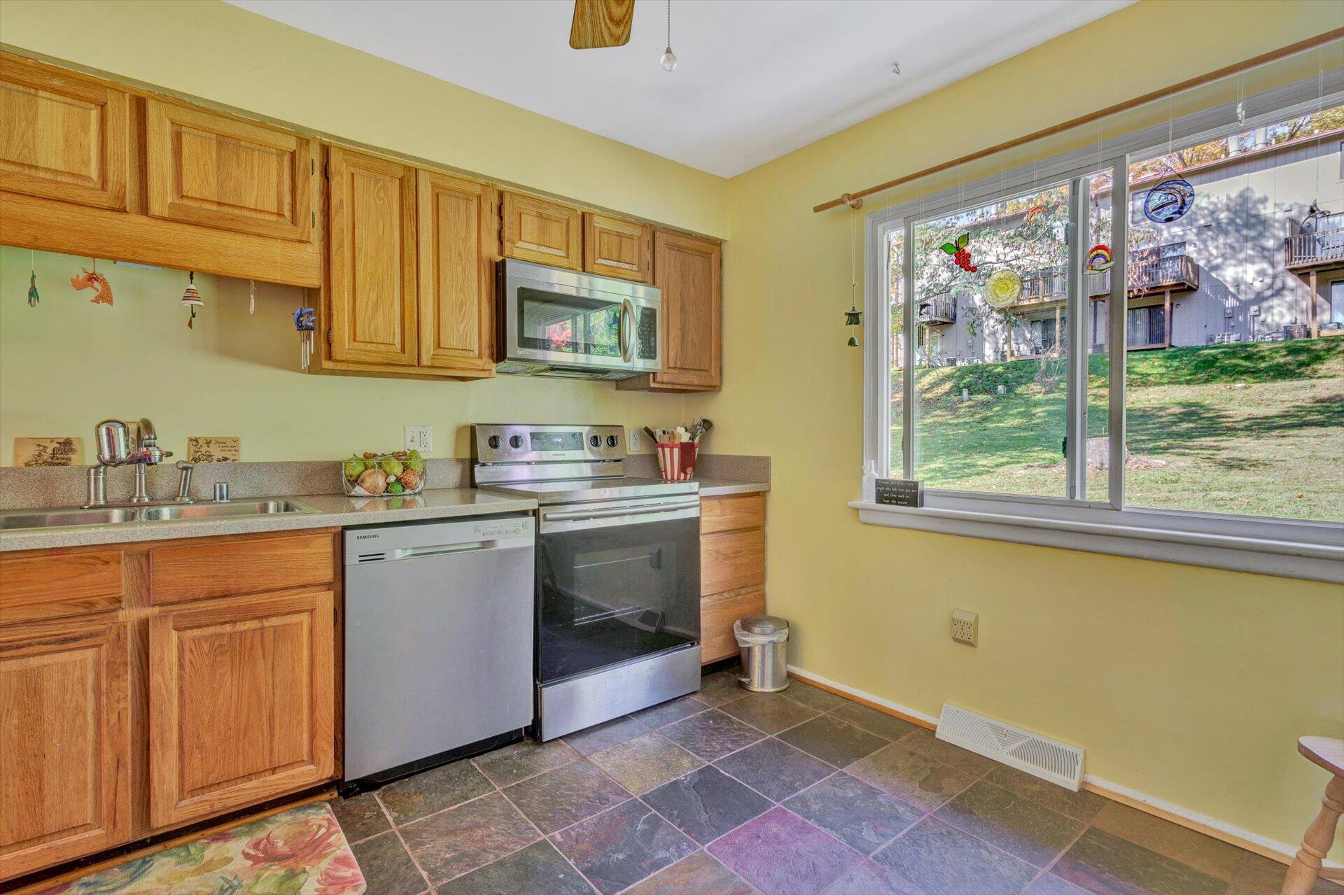3517 Meadowlark Road Roanoke, VA 24018 - Photo 8 of 28 8_Kitchen-1_3517_Meadowlark Rd