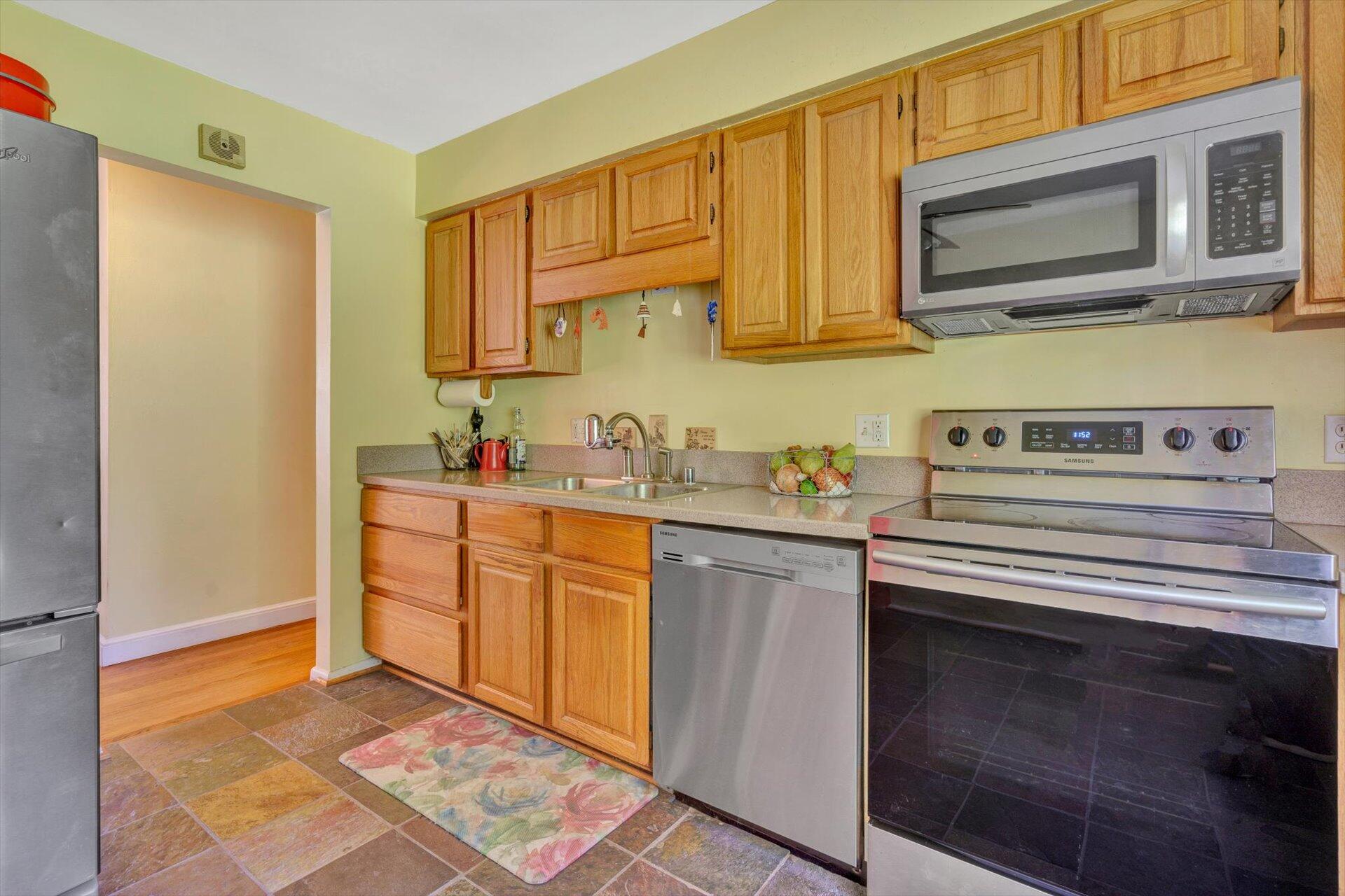 3517 Meadowlark Road Roanoke, VA 24018 - Photo 9 of 28 9_Kitchen-2_3517_Meadowlark Rd