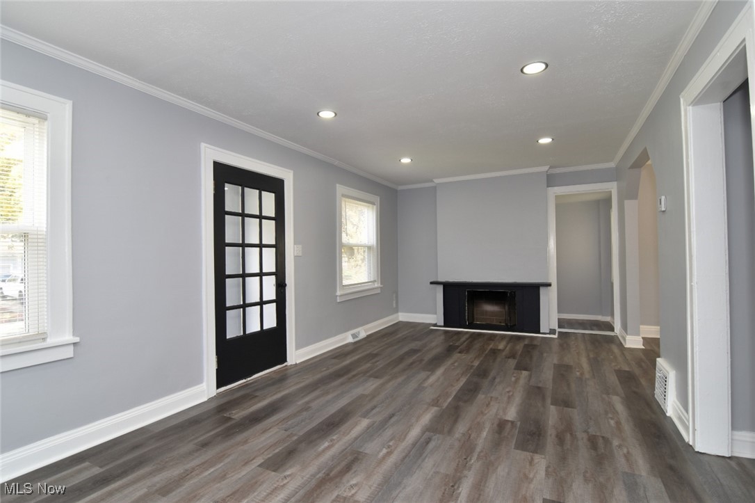 1105 Winston Road Cleveland, OH 44121 - Photo 4 of 20 Gallery Image 4