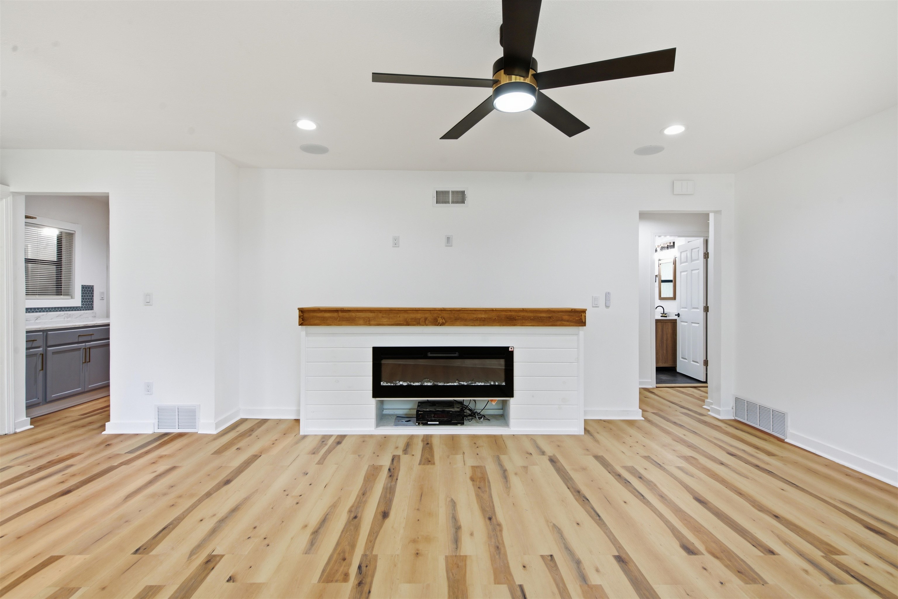 1107 West Raines Road Memphis, TN 38109 - Photo 2 of 13
