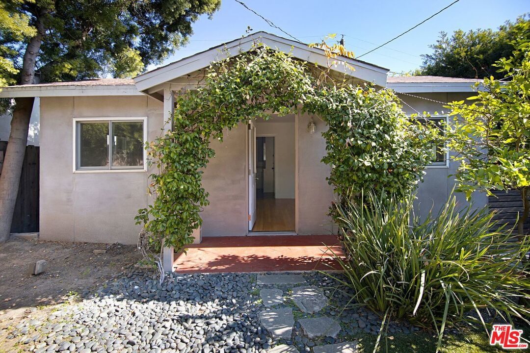 3749 Griffith View Drive Los Angeles, CA 90039 - Photo 20 of 34 a front view of a house