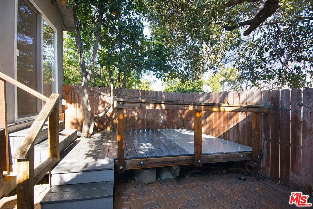 3749 Griffith View Drive Los Angeles, CA 90039 - Photo 31 of 34 a view of outdoor seating area