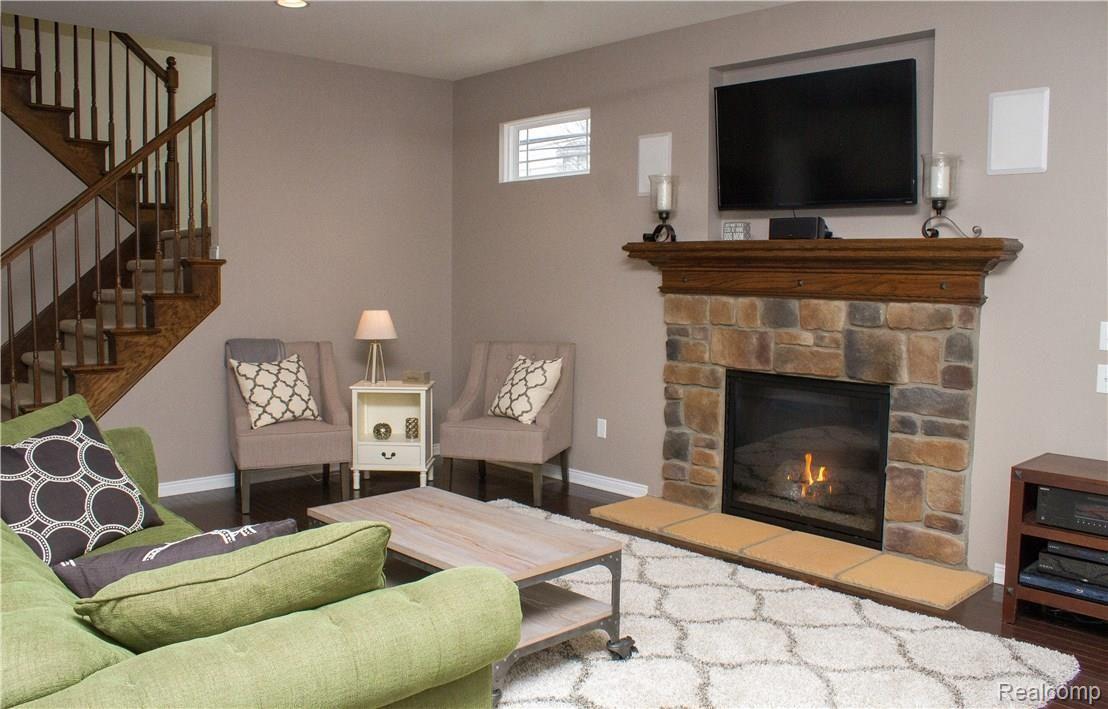 125 Highland Avenue Rochester, MI 48307 - Photo 21 of 54 GreatRoom1.jpg