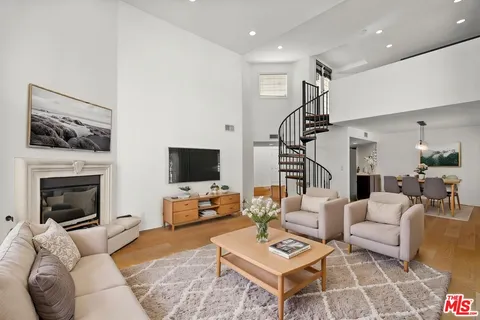 $1,299,000 | 435 Arnaz Drive, Unit 304, Los Angeles, CA 90048