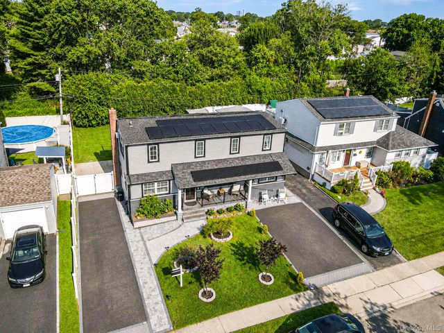 $950,000 | 828 Strang Drive, Wantagh, NY 11793