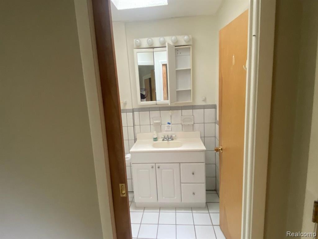 12037 Davison Road Davison, MI 48423 - Photo 19 of 32
