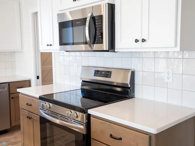 $539,999 | 304 Neuman Boulevard, Colfax, ND 58018