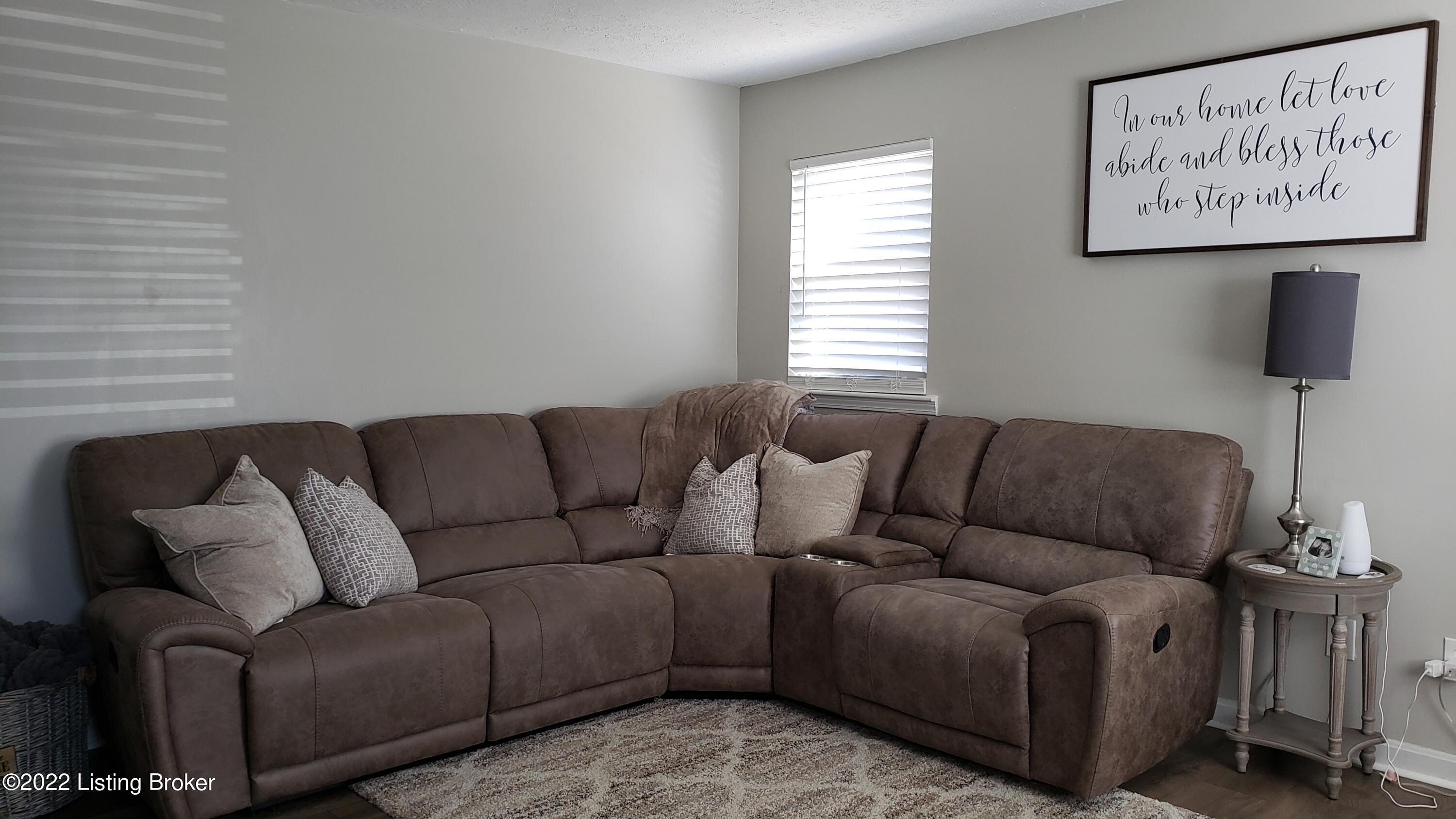4613 Frel Road Louisville, KY 40272 - Photo 5 of 24 4613 l room