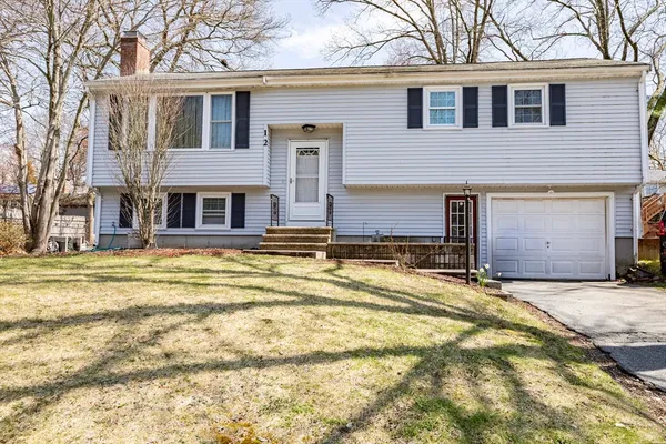 $499,900 | 12 Dartmouth Drive, Milford, MA 01757