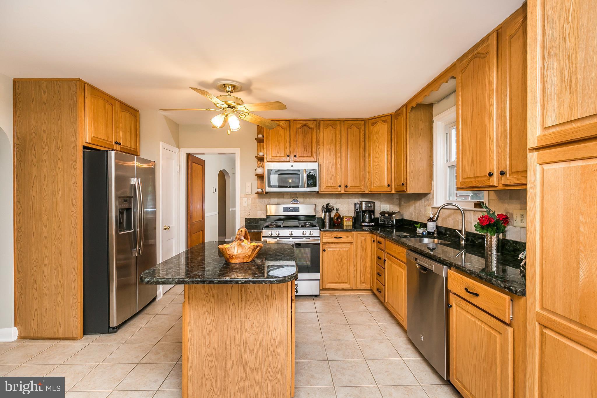 22 Dunvegan Road Baltimore, MD 21228 - Photo 11 of 30 large Island, lots of storage...
