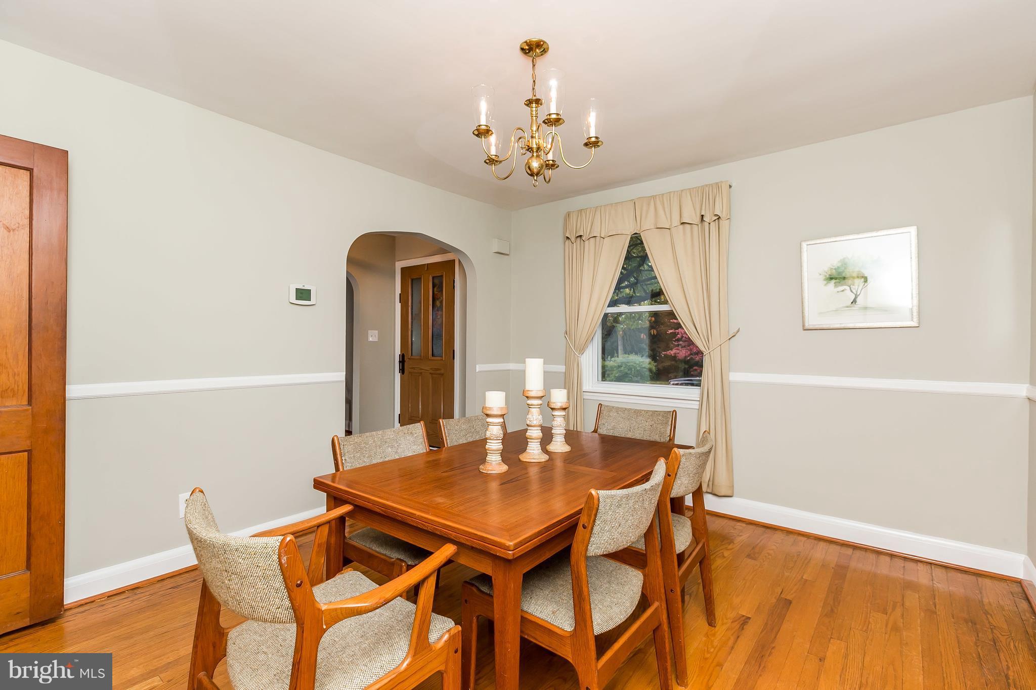 22 Dunvegan Road Baltimore, MD 21228 - Photo 6 of 30 Separate Dining Room w/chair rail