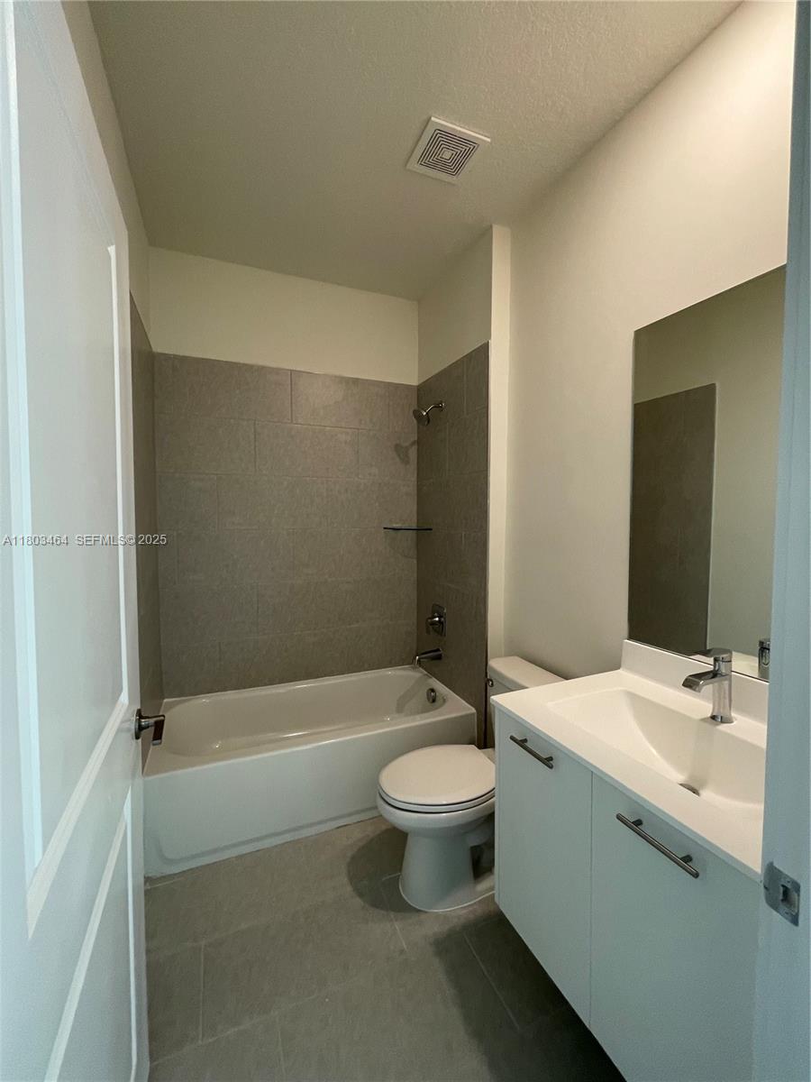 8167 Northwest 41st Street, Unit E409 Doral, FL 33166 - Photo 23 of 24