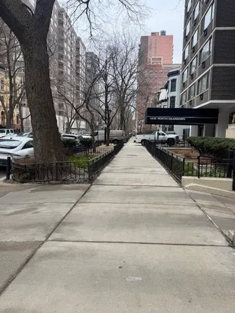 $2,200 | 1340 North Dearborn Street, Unit 7D, Chicago, IL 60610