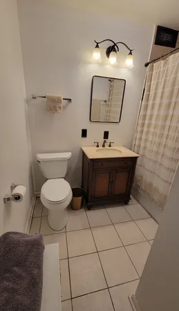 $2,200 | 1340 North Dearborn Street, Unit 7D, Chicago, IL 60610