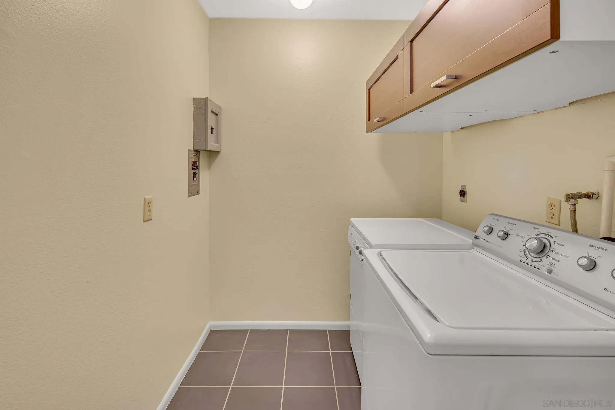 12544 Rios Road San Diego, CA 92128 - Photo 21 of 25 a utility room with dryer and washer