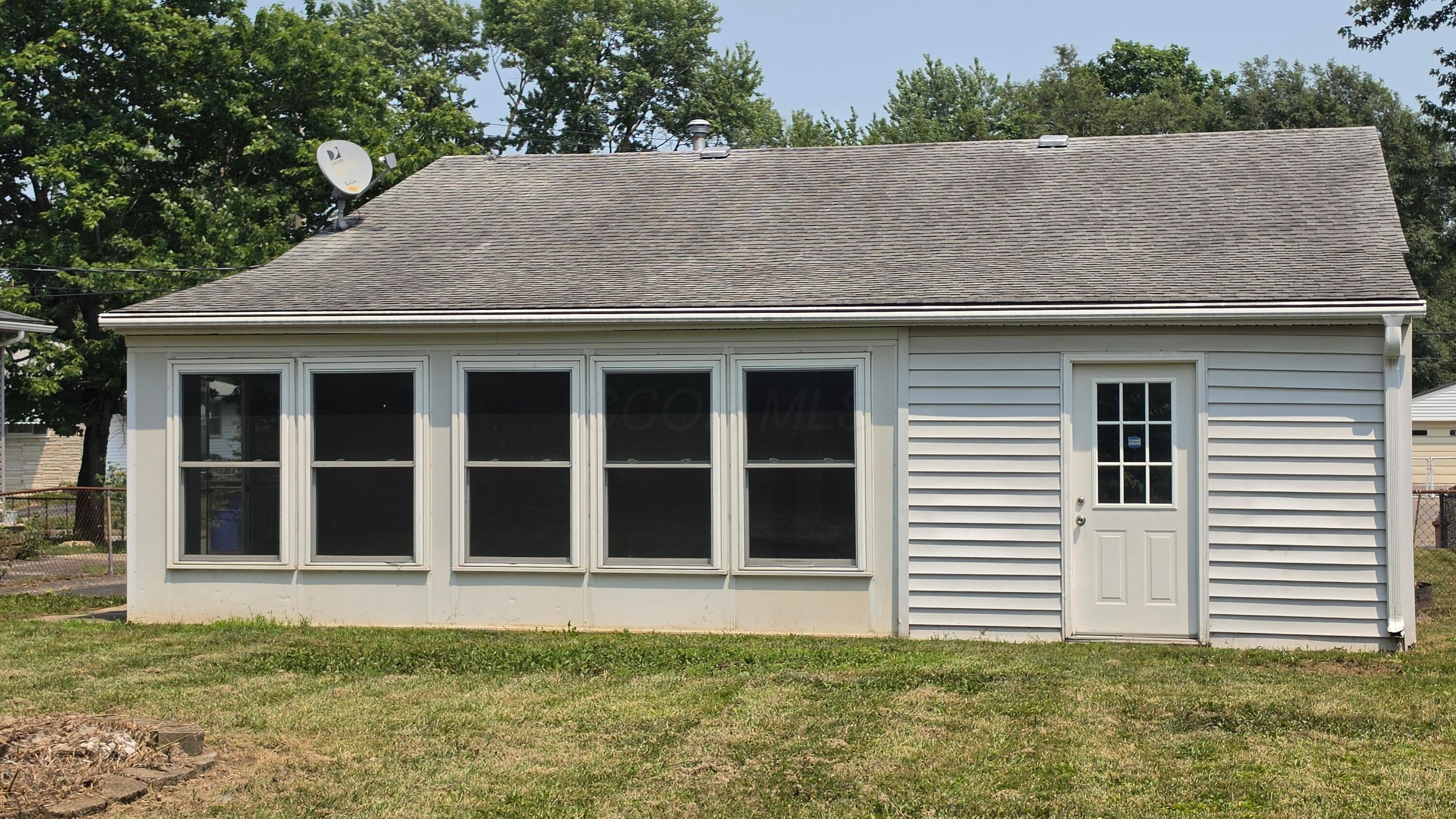 3137 Hillgate Road Columbus, OH 43207 - Photo 34 of 36 Rear view