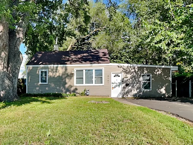 $1,950 | 8107 Pillsbury Avenue South, Bloomington, MN 55420